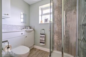 Family Shower Room- click for photo gallery